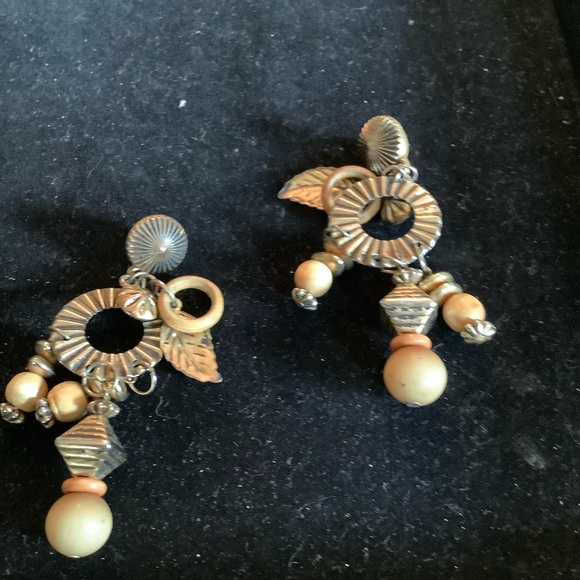 Jewelry - Cream/Beige Earrings